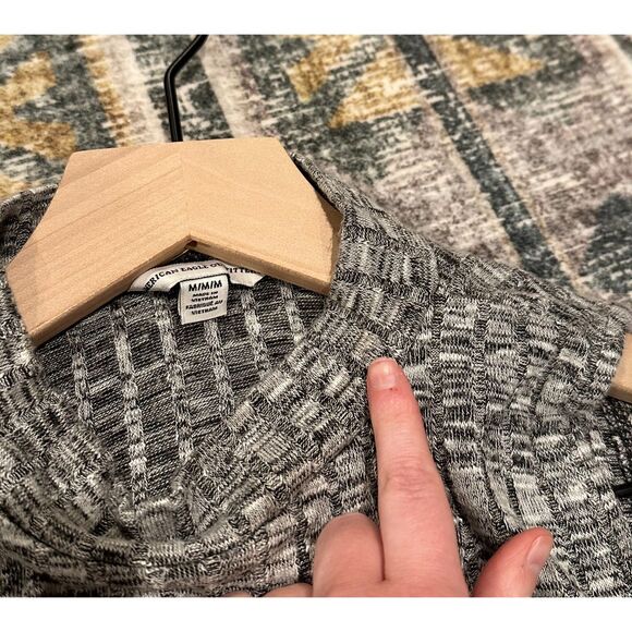 American Eagle Sleeveless Turtleneck - Picture 6 of 8